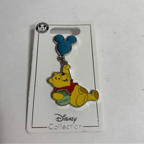 NWT. Disney Winnie the Pooh. Hanging from a Mickey shaped ballon & “hunny” jug - Picture 2 of 8